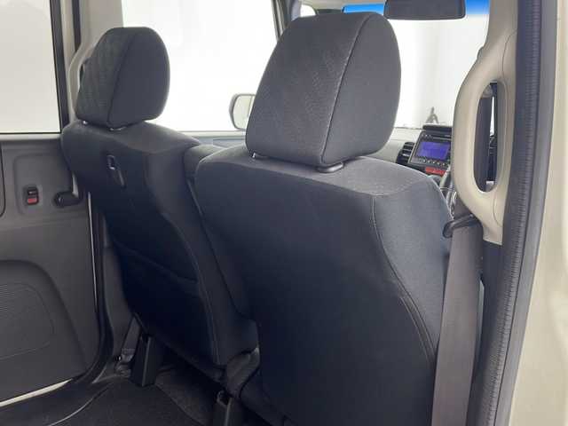 ホンダ Ｎ ＢＯＸ カスタム G 兵庫県 2012(平24)年 3.9万km プレミアムホワイトパール ・運転席用i-SRSエアバッグシステム〈連続容量変化タイプ〉＆助手席用SRSエアバッグシステム/・VSA（ABS＋TCS＋横すべり抑制）/・EBD（電子制御制動力配分システム）付ABS/・プロジェクタータイプ ディスチャージヘッドライト〈HID〉/・ヒルスタートアシスト機能/・アイドリングストップシステム/・ECONモード/・Hondaスマートキーシステム（アンサーバック/ウエルカムランプ機能付） /・電動格納式リモコンカラードドアミラー/・親水/ヒーテッドドアミラー＋フロントドア撥水ガラス/・UVカット機能付ガラス（フロントウインドウ/フロントコーナー/フロントドア）/・高熱線吸収/UVカット機能付プライバシーガラス（リアドア/リアクォーター/テールゲート）/・クリアアウターレンズ・リアコンビネーションランプ（LEDストップランプ＆LEDテールランプ）/・フォグライト/・フルホイールキャップ