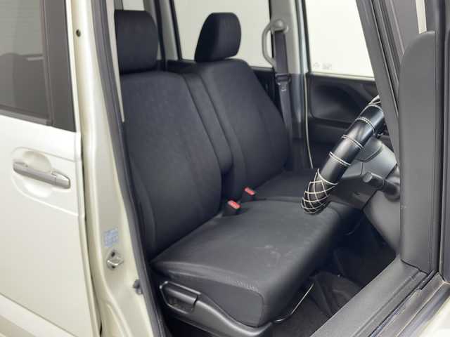 ホンダ Ｎ ＢＯＸ カスタム G 兵庫県 2012(平24)年 3.9万km プレミアムホワイトパール ・運転席用i-SRSエアバッグシステム〈連続容量変化タイプ〉＆助手席用SRSエアバッグシステム/・VSA（ABS＋TCS＋横すべり抑制）/・EBD（電子制御制動力配分システム）付ABS/・プロジェクタータイプ ディスチャージヘッドライト〈HID〉/・ヒルスタートアシスト機能/・アイドリングストップシステム/・ECONモード/・Hondaスマートキーシステム（アンサーバック/ウエルカムランプ機能付） /・電動格納式リモコンカラードドアミラー/・親水/ヒーテッドドアミラー＋フロントドア撥水ガラス/・UVカット機能付ガラス（フロントウインドウ/フロントコーナー/フロントドア）/・高熱線吸収/UVカット機能付プライバシーガラス（リアドア/リアクォーター/テールゲート）/・クリアアウターレンズ・リアコンビネーションランプ（LEDストップランプ＆LEDテールランプ）/・フォグライト/・フルホイールキャップ