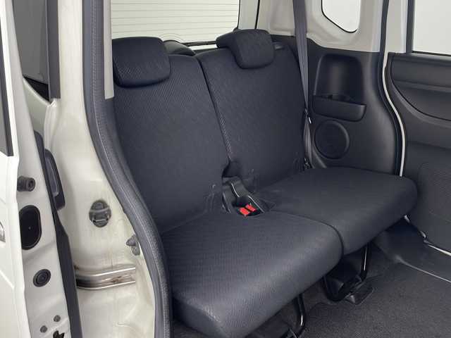 ホンダ Ｎ ＢＯＸ カスタム G 兵庫県 2012(平24)年 3.9万km プレミアムホワイトパール ・運転席用i-SRSエアバッグシステム〈連続容量変化タイプ〉＆助手席用SRSエアバッグシステム/・VSA（ABS＋TCS＋横すべり抑制）/・EBD（電子制御制動力配分システム）付ABS/・プロジェクタータイプ ディスチャージヘッドライト〈HID〉/・ヒルスタートアシスト機能/・アイドリングストップシステム/・ECONモード/・Hondaスマートキーシステム（アンサーバック/ウエルカムランプ機能付） /・電動格納式リモコンカラードドアミラー/・親水/ヒーテッドドアミラー＋フロントドア撥水ガラス/・UVカット機能付ガラス（フロントウインドウ/フロントコーナー/フロントドア）/・高熱線吸収/UVカット機能付プライバシーガラス（リアドア/リアクォーター/テールゲート）/・クリアアウターレンズ・リアコンビネーションランプ（LEDストップランプ＆LEDテールランプ）/・フォグライト/・フルホイールキャップ