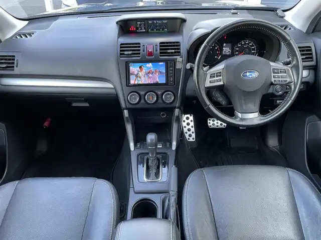スバル フォレスター 2．0XT アイサイト 道央・札幌 2013(平25)年 13.2万km ダークグレーメタリック ４WD/社外HDDナビ(AM/FM/CD/DVD/BT/HDD/SD)/フルセグ(走行中視聴可)/バックカメラ/MTモード付AT/ウィンカーミラー/ドアバイザー/プッシュスタート/シートヒーター/パワーバックドア/ビルトインETC/ステアリングスイッチ/パドルシフト/クルーズコントロール(追従走行あり)/防眩ミラー/ドライブレコーダー/オートライト/フォグランプ/衝突軽減ブレーキ/レーンキープアシスト/横滑り防止装置/スペアキー/エンジンスターター/積込夏タイヤ/　(純正AW付 225/55R18 17年製 溝２ｍｍ)