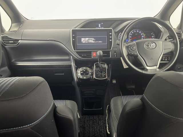 トヨタ ヴォクシー ZS 煌Ⅱ 埼玉県 2017(平29)年 5.4万km ホワイトパールクリスタルシャイン 純正10インチナビ　NSZN-Z66T/(Bluetooth/CD/DVD/AM/FM)/地デジフルセグ/バックカメラ/ETC/オートマチックハイビーム/車線逸脱警報/衝突軽減ブレーキ/先行車発進お知らせ機能/アイドリングストップ/ECOモード/ロールサンシェード/プッシュスタート/ステアリングリモコン/両側パワースライドドア/フロントフォグランプ/ウィンカーミラー/電動格納ミラー/純正フロアマット/純正ドアバイザー/純正16インチアルミホイール