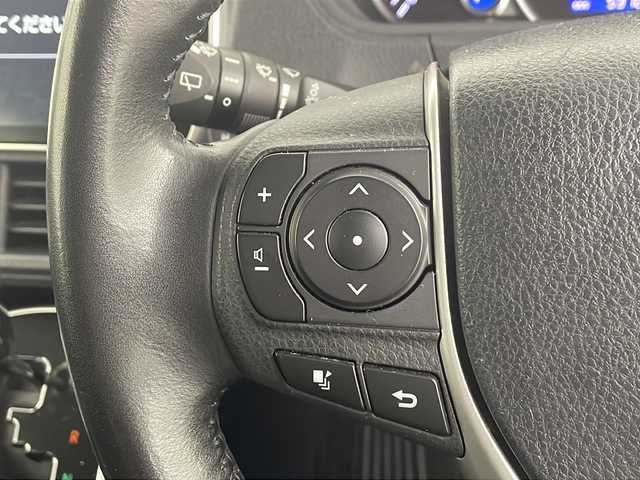 トヨタ ヴォクシー ZS 煌Ⅱ 埼玉県 2017(平29)年 5.4万km ホワイトパールクリスタルシャイン 純正10インチナビ　NSZN-Z66T/(Bluetooth/CD/DVD/AM/FM)/地デジフルセグ/バックカメラ/ETC/オートマチックハイビーム/車線逸脱警報/衝突軽減ブレーキ/先行車発進お知らせ機能/アイドリングストップ/ECOモード/ロールサンシェード/プッシュスタート/ステアリングリモコン/両側パワースライドドア/フロントフォグランプ/ウィンカーミラー/電動格納ミラー/純正フロアマット/純正ドアバイザー/純正16インチアルミホイール