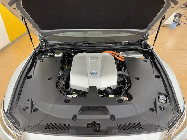トヨタ クラウン ハイブリッド S 群馬県 2019(平31)年 8万km シルバーM セーフティセンス/純正メーカーナビ/　　CD/DVD/BT/フルセグ/MSV/USB/AUX/バックカメラ/レーダークルーズコントロール/LEDオートライト/オートハイビーム/前席シートヒーター/純正18インチAW/コーナーセンサー/ドライブレコーダー/ブラインドスポットモニター/レーンアシスト/オートブレーキホールド/ステアリングヒーター/ステアリングスイッチ/オートリトラクタブルミラー/横滑り防止装置/サイド・カーテンエアバッグ/スマートキー/ビルトインETC2.0