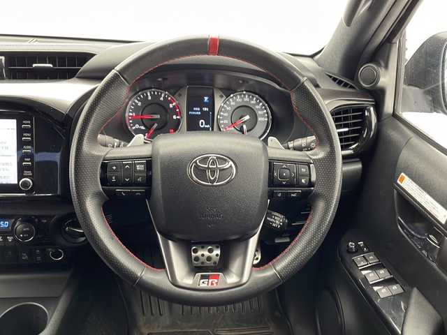 トヨタ ハイラックス Z GRスポーツ 千葉県 2023(令5)年 3万km アティチュードブラックマイカ プリクラッシュセーフティ/レーダークルーズコントロール/車線逸脱防止支援システム/ふらつき検知/ロードサインアシスト/全方位カメラ/パドルシフト/ダウンヒルアシストコントロール/デュアルエアコン/カーテンエアバッグ/純正ディスプレイオーディオ/ナビデータ/Bluetooth/USB/Miracast/革巻きステアリング/ステアリングスイッチ/ETC/ICONIX/フォグランプ/カーテンエアバッグ/純正18インチアルミホイール