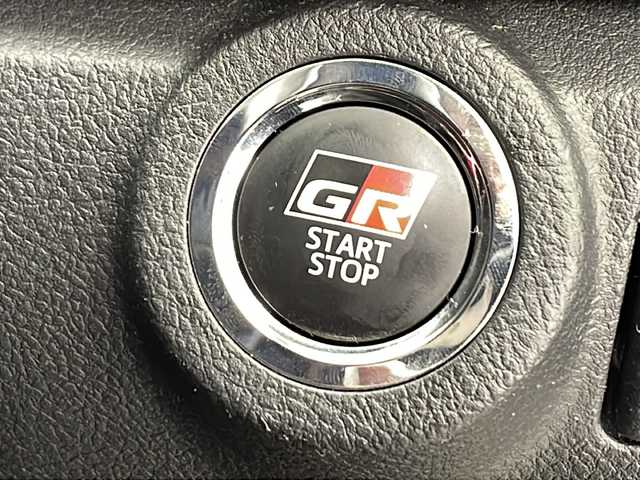 トヨタ ハイラックス Z GRスポーツ 千葉県 2023(令5)年 3万km アティチュードブラックマイカ プリクラッシュセーフティ/レーダークルーズコントロール/車線逸脱防止支援システム/ふらつき検知/ロードサインアシスト/全方位カメラ/パドルシフト/ダウンヒルアシストコントロール/デュアルエアコン/カーテンエアバッグ/純正ディスプレイオーディオ/ナビデータ/Bluetooth/USB/Miracast/革巻きステアリング/ステアリングスイッチ/ETC/ICONIX/フォグランプ/カーテンエアバッグ/純正18インチアルミホイール