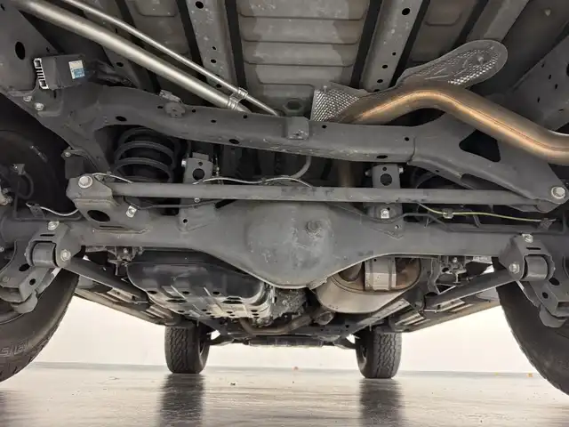 トヨタ ＦＪクルーザー カラーパッケージ 三重県 2017(平29)年 6.8万km ホワイト/スモーキーブルー プレミアムガソリン/パートタイム4WD/フロア5AT/純正 7インチナビ NSZT-W66T/（FM/AM/CD/DVD/TV/SD/SDREC/Bluetooth/USB/HDMI）/バックカメラ/ETC/安全/・【OP】アクティブトラクションコントロール［A-TRAC］/・バックソナー/・SRS 前席サイドエアバッグ＆前後席カーテンシールドエアバッグ/・EBD付ABS/装備/・【OP】寒冷地仕様（ワイパーデアイサーなど）/・【OP】リヤデフロック/・【OP】サイドステップ/・クルーズコントロール/・マニュアルエアコン/・ステアリングスイッチ/・リヤフォグランプ/・打替LEDヘッドランプ＆フロントフォグランプ*OP/・チルトステアリング/・電動調整ドアミラー＆広角フェンダーミラー/・リモコンキーx1/・取/ナビ取/など