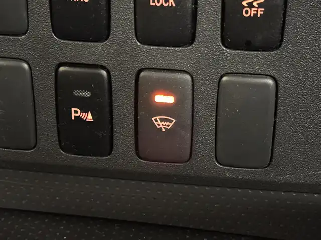 トヨタ ＦＪクルーザー カラーパッケージ 三重県 2017(平29)年 6.8万km ホワイト/スモーキーブルー プレミアムガソリン/パートタイム4WD/フロア5AT/純正 7インチナビ NSZT-W66T/（FM/AM/CD/DVD/TV/SD/SDREC/Bluetooth/USB/HDMI）/バックカメラ/ETC/安全/・【OP】アクティブトラクションコントロール［A-TRAC］/・バックソナー/・SRS 前席サイドエアバッグ＆前後席カーテンシールドエアバッグ/・EBD付ABS/装備/・【OP】寒冷地仕様（ワイパーデアイサーなど）/・【OP】リヤデフロック/・【OP】サイドステップ/・クルーズコントロール/・マニュアルエアコン/・ステアリングスイッチ/・リヤフォグランプ/・打替LEDヘッドランプ＆フロントフォグランプ*OP/・チルトステアリング/・電動調整ドアミラー＆広角フェンダーミラー/・リモコンキーx1/・取/ナビ取/など