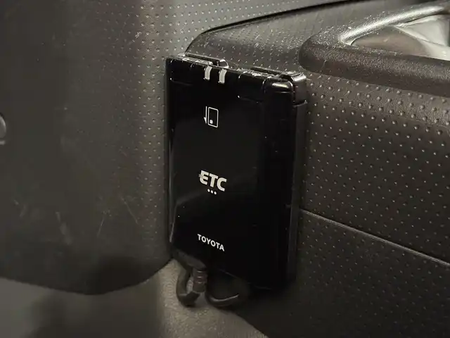 トヨタ ＦＪクルーザー カラーパッケージ 三重県 2017(平29)年 6.8万km ホワイト/スモーキーブルー プレミアムガソリン/パートタイム4WD/フロア5AT/純正 7インチナビ NSZT-W66T/（FM/AM/CD/DVD/TV/SD/SDREC/Bluetooth/USB/HDMI）/バックカメラ/ETC/安全/・【OP】アクティブトラクションコントロール［A-TRAC］/・バックソナー/・SRS 前席サイドエアバッグ＆前後席カーテンシールドエアバッグ/・EBD付ABS/装備/・【OP】寒冷地仕様（ワイパーデアイサーなど）/・【OP】リヤデフロック/・【OP】サイドステップ/・クルーズコントロール/・マニュアルエアコン/・ステアリングスイッチ/・リヤフォグランプ/・打替LEDヘッドランプ＆フロントフォグランプ*OP/・チルトステアリング/・電動調整ドアミラー＆広角フェンダーミラー/・リモコンキーx1/・取/ナビ取/など