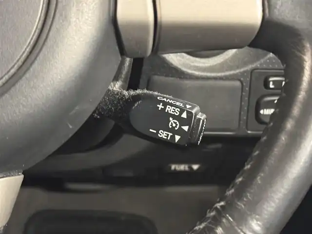 トヨタ ＦＪクルーザー カラーパッケージ 三重県 2017(平29)年 6.8万km ホワイト/スモーキーブルー プレミアムガソリン/パートタイム4WD/フロア5AT/純正 7インチナビ NSZT-W66T/（FM/AM/CD/DVD/TV/SD/SDREC/Bluetooth/USB/HDMI）/バックカメラ/ETC/安全/・【OP】アクティブトラクションコントロール［A-TRAC］/・バックソナー/・SRS 前席サイドエアバッグ＆前後席カーテンシールドエアバッグ/・EBD付ABS/装備/・【OP】寒冷地仕様（ワイパーデアイサーなど）/・【OP】リヤデフロック/・【OP】サイドステップ/・クルーズコントロール/・マニュアルエアコン/・ステアリングスイッチ/・リヤフォグランプ/・打替LEDヘッドランプ＆フロントフォグランプ*OP/・チルトステアリング/・電動調整ドアミラー＆広角フェンダーミラー/・リモコンキーx1/・取/ナビ取/など