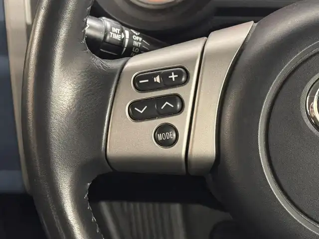 トヨタ ＦＪクルーザー カラーパッケージ 三重県 2017(平29)年 6.8万km ホワイト/スモーキーブルー プレミアムガソリン/パートタイム4WD/フロア5AT/純正 7インチナビ NSZT-W66T/（FM/AM/CD/DVD/TV/SD/SDREC/Bluetooth/USB/HDMI）/バックカメラ/ETC/安全/・【OP】アクティブトラクションコントロール［A-TRAC］/・バックソナー/・SRS 前席サイドエアバッグ＆前後席カーテンシールドエアバッグ/・EBD付ABS/装備/・【OP】寒冷地仕様（ワイパーデアイサーなど）/・【OP】リヤデフロック/・【OP】サイドステップ/・クルーズコントロール/・マニュアルエアコン/・ステアリングスイッチ/・リヤフォグランプ/・打替LEDヘッドランプ＆フロントフォグランプ*OP/・チルトステアリング/・電動調整ドアミラー＆広角フェンダーミラー/・リモコンキーx1/・取/ナビ取/など