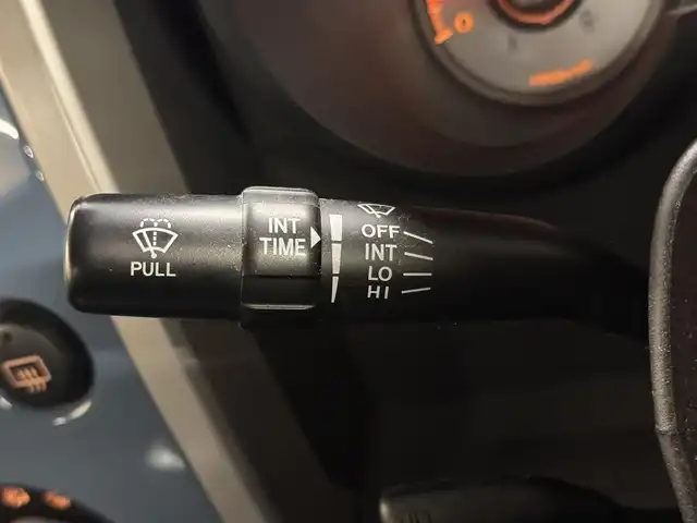 トヨタ ＦＪクルーザー カラーパッケージ 三重県 2017(平29)年 6.8万km ホワイト/スモーキーブルー プレミアムガソリン/パートタイム4WD/フロア5AT/純正 7インチナビ NSZT-W66T/（FM/AM/CD/DVD/TV/SD/SDREC/Bluetooth/USB/HDMI）/バックカメラ/ETC/安全/・【OP】アクティブトラクションコントロール［A-TRAC］/・バックソナー/・SRS 前席サイドエアバッグ＆前後席カーテンシールドエアバッグ/・EBD付ABS/装備/・【OP】寒冷地仕様（ワイパーデアイサーなど）/・【OP】リヤデフロック/・【OP】サイドステップ/・クルーズコントロール/・マニュアルエアコン/・ステアリングスイッチ/・リヤフォグランプ/・打替LEDヘッドランプ＆フロントフォグランプ*OP/・チルトステアリング/・電動調整ドアミラー＆広角フェンダーミラー/・リモコンキーx1/・取/ナビ取/など