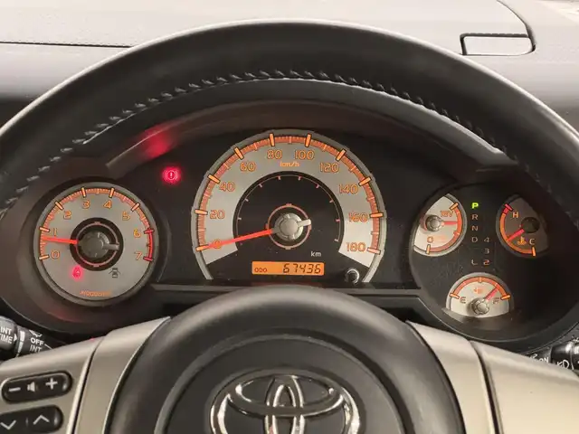 トヨタ ＦＪクルーザー カラーパッケージ 三重県 2017(平29)年 6.8万km ホワイト/スモーキーブルー プレミアムガソリン/パートタイム4WD/フロア5AT/純正 7インチナビ NSZT-W66T/（FM/AM/CD/DVD/TV/SD/SDREC/Bluetooth/USB/HDMI）/バックカメラ/ETC/安全/・【OP】アクティブトラクションコントロール［A-TRAC］/・バックソナー/・SRS 前席サイドエアバッグ＆前後席カーテンシールドエアバッグ/・EBD付ABS/装備/・【OP】寒冷地仕様（ワイパーデアイサーなど）/・【OP】リヤデフロック/・【OP】サイドステップ/・クルーズコントロール/・マニュアルエアコン/・ステアリングスイッチ/・リヤフォグランプ/・打替LEDヘッドランプ＆フロントフォグランプ*OP/・チルトステアリング/・電動調整ドアミラー＆広角フェンダーミラー/・リモコンキーx1/・取/ナビ取/など