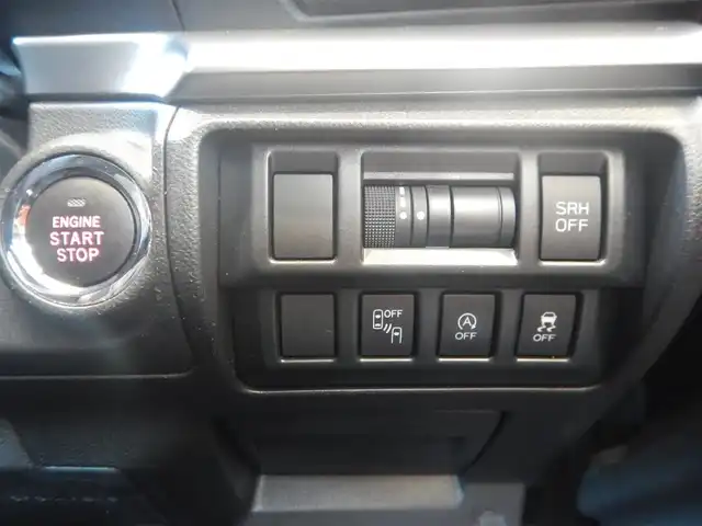 スバル インプレッサ ＸＶ 2．0i－L アイサイト 静岡県 2018(平30)年 5.3万km クールグレーカーキ ワンオーナー/4WD/ルーフレール/純正ウイングレット（ブラック）/アイサイトver.3/・衝突軽減ブレーキ/・車線逸脱警報/・アクティブレーンキープ/・追従機能付きクルーズコントロール/・誤発進、誤後進抑制制御/・先行車発進お知らせ/クリアランスソナー /ブラインドスポットモニター/ステアリングレスポンシブヘッドライト/DIATONE SOUNDナビ/・NR-MZ300-BIN/・フルセグ/・DVD再生/・CD再生/・Bluetooth/・SD/バックカメラ/純正ドライブレコーダー/MTモードAT/パドルシフト/左右独立型オートエアコン/ビルトインETC2.0/本革巻きステアリング/SIドライブ/Xモード/ヒルホールド機能/ISOFIX/アイドリングストップ/オートライト/純正LEDヘッドライト/フォグライト/リアフォグライト/オートワイパー/オートリトラミラー/ウインカーミラー/前オートウインドウ/純正フロアマット/プッシュスタート/スマートキー×2/取扱説明書/新車保証書