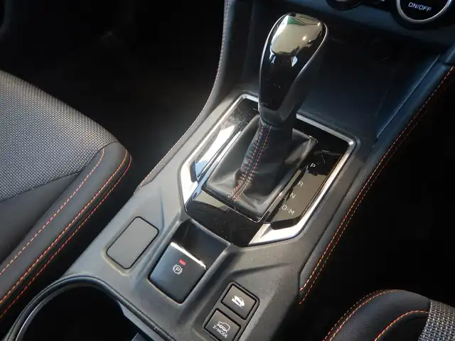 スバル インプレッサ ＸＶ 2．0i－L アイサイト 静岡県 2018(平30)年 5.3万km クールグレーカーキ ワンオーナー/4WD/ルーフレール/純正ウイングレット（ブラック）/アイサイトver.3/・衝突軽減ブレーキ/・車線逸脱警報/・アクティブレーンキープ/・追従機能付きクルーズコントロール/・誤発進、誤後進抑制制御/・先行車発進お知らせ/クリアランスソナー /ブラインドスポットモニター/ステアリングレスポンシブヘッドライト/DIATONE SOUNDナビ/・NR-MZ300-BIN/・フルセグ/・DVD再生/・CD再生/・Bluetooth/・SD/バックカメラ/純正ドライブレコーダー/MTモードAT/パドルシフト/左右独立型オートエアコン/ビルトインETC2.0/本革巻きステアリング/SIドライブ/Xモード/ヒルホールド機能/ISOFIX/アイドリングストップ/オートライト/純正LEDヘッドライト/フォグライト/リアフォグライト/オートワイパー/オートリトラミラー/ウインカーミラー/前オートウインドウ/純正フロアマット/プッシュスタート/スマートキー×2/取扱説明書/新車保証書