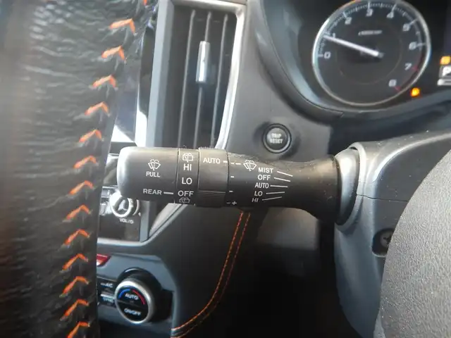 スバル インプレッサ ＸＶ 2．0i－L アイサイト 静岡県 2018(平30)年 5.3万km クールグレーカーキ ワンオーナー/4WD/ルーフレール/純正ウイングレット（ブラック）/アイサイトver.3/・衝突軽減ブレーキ/・車線逸脱警報/・アクティブレーンキープ/・追従機能付きクルーズコントロール/・誤発進、誤後進抑制制御/・先行車発進お知らせ/クリアランスソナー /ブラインドスポットモニター/ステアリングレスポンシブヘッドライト/DIATONE SOUNDナビ/・NR-MZ300-BIN/・フルセグ/・DVD再生/・CD再生/・Bluetooth/・SD/バックカメラ/純正ドライブレコーダー/MTモードAT/パドルシフト/左右独立型オートエアコン/ビルトインETC2.0/本革巻きステアリング/SIドライブ/Xモード/ヒルホールド機能/ISOFIX/アイドリングストップ/オートライト/純正LEDヘッドライト/フォグライト/リアフォグライト/オートワイパー/オートリトラミラー/ウインカーミラー/前オートウインドウ/純正フロアマット/プッシュスタート/スマートキー×2/取扱説明書/新車保証書