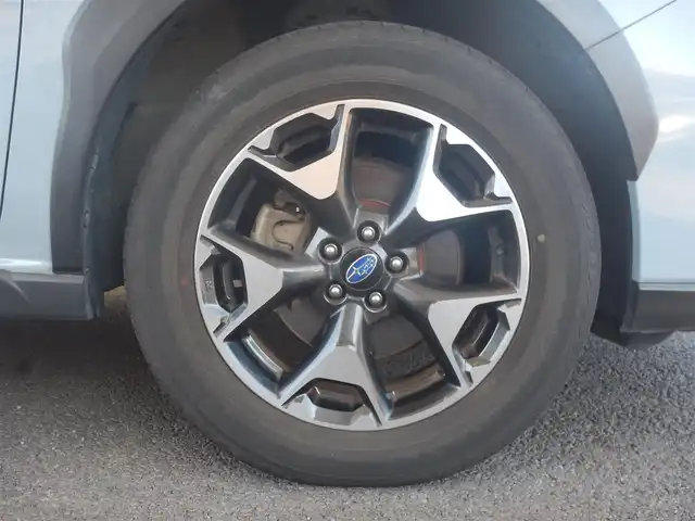 スバル インプレッサ ＸＶ 2．0i－L アイサイト 静岡県 2018(平30)年 5.3万km クールグレーカーキ ワンオーナー/4WD/ルーフレール/純正ウイングレット（ブラック）/アイサイトver.3/・衝突軽減ブレーキ/・車線逸脱警報/・アクティブレーンキープ/・追従機能付きクルーズコントロール/・誤発進、誤後進抑制制御/・先行車発進お知らせ/クリアランスソナー /ブラインドスポットモニター/ステアリングレスポンシブヘッドライト/DIATONE SOUNDナビ/・NR-MZ300-BIN/・フルセグ/・DVD再生/・CD再生/・Bluetooth/・SD/バックカメラ/純正ドライブレコーダー/MTモードAT/パドルシフト/左右独立型オートエアコン/ビルトインETC2.0/本革巻きステアリング/SIドライブ/Xモード/ヒルホールド機能/ISOFIX/アイドリングストップ/オートライト/純正LEDヘッドライト/フォグライト/リアフォグライト/オートワイパー/オートリトラミラー/ウインカーミラー/前オートウインドウ/純正フロアマット/プッシュスタート/スマートキー×2/取扱説明書/新車保証書