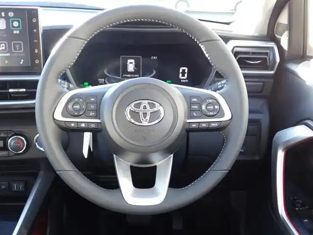 トヨタ ライズ Z 千葉県 2025(令7)年 0.1千km ブラックマイカメタリック/シャイニングホワイトパール 登録済未使用車/純正9インチディスプレイオーディオ/・Appie Car Play/Android Auto/・Bluetooth/AM/FM/フルセグTV/パノラミックビューモニター/バックカメラ/USB端子/HDMI端子/電動パーキングブレーキ/前席シートヒーター/スマートアシスト/・衝突回避支援ブレーキ機能/・衝突警報機能/・車線逸脱警報機能/車線逸脱抑制制御機能/・ふらつき警報/・路外逸脱警報/・ブレーキ制御付誤発進抑制機能/・先行車発進お知らせ機能/アダプティブクルーズコントロール/S-PDL（スマートペダル）/オートライト/LEDヘッドライト/フォグライト/ステアリングスイッチ/プッシュスタート/スマートキー2本/純正17インチAW/純正フロアマット/ウィンカーミラー/電動格納ミラー/取扱説明書/保証書/ディスプレイオーディオ取扱説明書