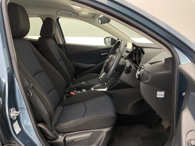 マツダ デミオ 13S 長野県 2015(平27)年 2.4万km ブルーリフレックスマイカ 4WD/ワンオーナー/純正SDナビ&フルセグTV&CD&DVD&USB&BT/衝突軽減ブレーキ/アイドリングストップ/ステアリングスイッチ/バックカメラ/ETC/LEDヘッドライト/オートライト/電動格納ミラー/純正15インチAW付サマータイヤ装着/社外AW付スタッドレスタイヤ積込/純正フロアマット/プッシュスタート/スマートキー/スペアキー1本/取扱説明書/新車保証書