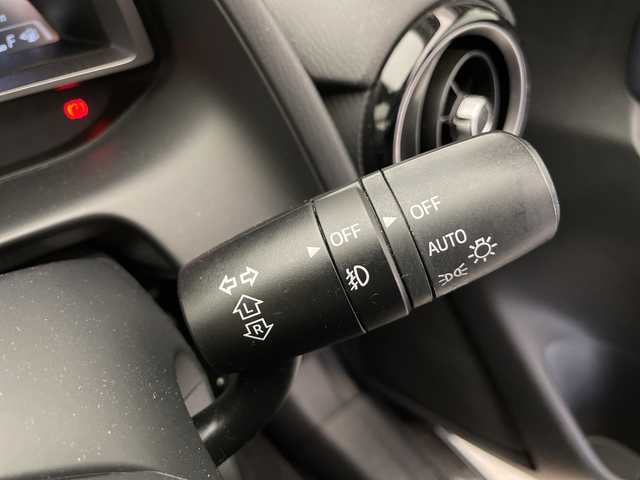 マツダ デミオ 13S 長野県 2015(平27)年 2.4万km ブルーリフレックスマイカ 4WD/ワンオーナー/純正SDナビ&フルセグTV&CD&DVD&USB&BT/衝突軽減ブレーキ/アイドリングストップ/ステアリングスイッチ/バックカメラ/ETC/LEDヘッドライト/オートライト/電動格納ミラー/純正15インチAW付サマータイヤ装着/社外AW付スタッドレスタイヤ積込/純正フロアマット/プッシュスタート/スマートキー/スペアキー1本/取扱説明書/新車保証書