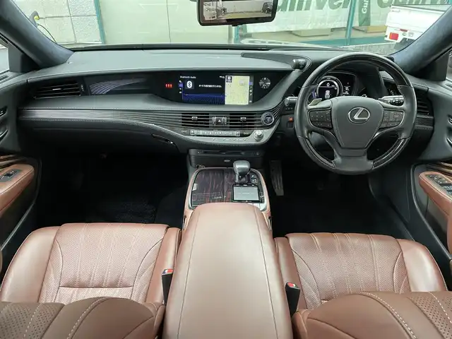 レクサス ＬＳ 500h エグゼクティブ 青森県 2017(平29)年 5.2万km マンガンラスター 4WD/純正ナビ/ (CD、DVD、BT、USB)/フルセグTV/バックカメラ/パノラミックビューモニター/リアエンターテインメントシステム/マークレビンソンサウンドシステム/ムーンルーフ/L-ANILINE本革シート/全席パワーシート/全席シートヒーター /全席ベンチレーション/LexusSafetySystem+A/・プリクラッシュセーフティ/・クロストラフィックアラート/・レーダークルーズコントロール/・レーントレーシングアシスト/・車線逸脱警報/・ロードサインアシスタント/・オートマチックハイビーム/・アダプティブハイビームシステム/・先行車発進告知/パーキングサポートアラート/ブラインドスポットモニター/ヘッドアップディスプレイ/デジタルインナーミラー/ハンズフリーパワートランクリッド/後席シェード/オートライト/LEDヘッドライト/リアフォグランプ/ETC2.0/純正エンジンスターター /クレンツェ20インチアルミホイール/積込タイヤ/取扱説明書/保証書