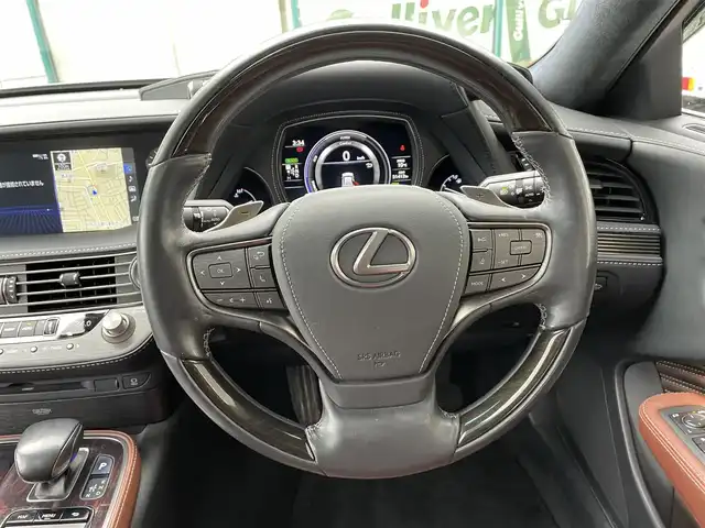 レクサス ＬＳ 500h エグゼクティブ 青森県 2017(平29)年 5.2万km マンガンラスター 4WD/純正ナビ/ (CD、DVD、BT、USB)/フルセグTV/バックカメラ/パノラミックビューモニター/リアエンターテインメントシステム/マークレビンソンサウンドシステム/ムーンルーフ/L-ANILINE本革シート/全席パワーシート/全席シートヒーター /全席ベンチレーション/LexusSafetySystem+A/・プリクラッシュセーフティ/・クロストラフィックアラート/・レーダークルーズコントロール/・レーントレーシングアシスト/・車線逸脱警報/・ロードサインアシスタント/・オートマチックハイビーム/・アダプティブハイビームシステム/・先行車発進告知/パーキングサポートアラート/ブラインドスポットモニター/ヘッドアップディスプレイ/デジタルインナーミラー/ハンズフリーパワートランクリッド/後席シェード/オートライト/LEDヘッドライト/リアフォグランプ/ETC2.0/純正エンジンスターター /クレンツェ20インチアルミホイール/積込タイヤ/取扱説明書/保証書