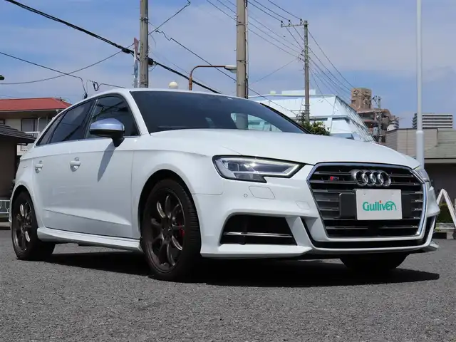 アウディ Ｓ３ スポーツバック 神奈川県 2020(令2)年 4.2万km 白 純正メモリナビ/フルセグテレビ/バックカメラ/クルーズコントロール/前席パワーシート/前席シートヒーター/プッシュスタート/ENKEI18インチAW/ETC2.0/LEDヘッドライト/スマートキー/保証書/取説/スペアスマートキー
