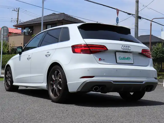 アウディ Ｓ３ スポーツバック 神奈川県 2020(令2)年 4.2万km 白 純正メモリナビ/フルセグテレビ/バックカメラ/クルーズコントロール/前席パワーシート/前席シートヒーター/プッシュスタート/ENKEI18インチAW/ETC2.0/LEDヘッドライト/スマートキー/保証書/取説/スペアスマートキー
