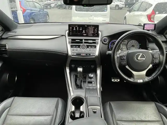 レクサス ＮＸ 300h Fスポーツ 岡山県 2019(令1)年 8.1万km ホワイトノーヴァガラスフレーク コーナーセンサー/BSM/カーテンエアバック/レーンキープアシスト/LEDライト/パドルシフト/純正アルミホイール/純正フロアマット/パワーシート/エアシート/しBSM/カーテンエアバック/レーンキープアシスト/LEDライト/パドルシフト/純正アルミホイール/純正フロアマット/パワーシート/エアシート/シートヒーター