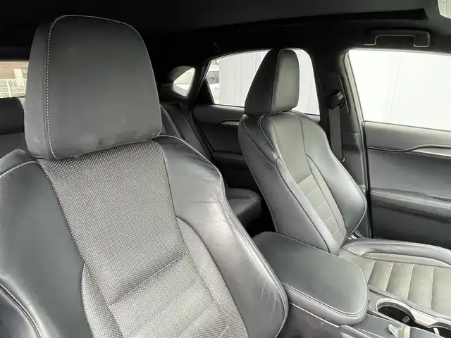 レクサス ＮＸ 300h Fスポーツ 岡山県 2019(令1)年 8.1万km ホワイトノーヴァガラスフレーク コーナーセンサー/BSM/カーテンエアバック/レーンキープアシスト/LEDライト/パドルシフト/純正アルミホイール/純正フロアマット/パワーシート/エアシート/しBSM/カーテンエアバック/レーンキープアシスト/LEDライト/パドルシフト/純正アルミホイール/純正フロアマット/パワーシート/エアシート/シートヒーター