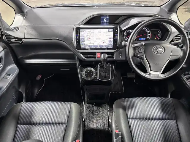 トヨタ ヴォクシー ZS 煌Ⅱ 大阪府 2016(平28)年 5万km ブラック 社外エアロ/グリル VENERDI18incAW ALPINE11incナビTV バックカメラ 衝突軽減ブレーキ レーンアシスト オートハイビーム スマートキー プッシュスタート 両側パワースライドドア オートライト ETC
