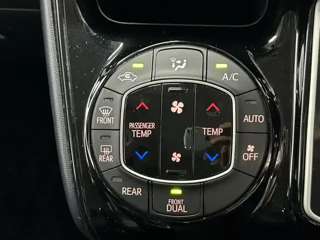 トヨタ ヴォクシー ZS 煌Ⅱ 大阪府 2016(平28)年 5万km ブラック 社外エアロ/グリル VENERDI18incAW ALPINE11incナビTV バックカメラ 衝突軽減ブレーキ レーンアシスト オートハイビーム スマートキー プッシュスタート 両側パワースライドドア オートライト ETC