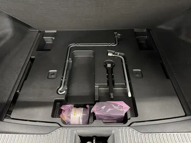 トヨタ クラウン ハイブリッド RS アドバンス 三重県 2019(平31)年 10.5万km ホワイトパールクリスタルシャイン MTモード付フロアCVT/純正 8インチナビ/（AM/FM/CD/DVD/Blu-ray/SDREC/SD/USB/Bluetooth/Miracast/AUX/TV）/【OP】パノラミックビューモニター*1/【OP】トヨタプレミアムサウンド（16スピーカー/12chオーディオAMP）/ドライブレコーダー 前後/ETC/Toyota Safety Sense/・プリクラッシュセーフティ/・レーントレーシングアシスト/・レーダークルコン/・ロードサインアシスト/・オートハイビーム/・ブラインドスポットモニター＋リヤクロストラフィックアラート*1/・インテリジェントクリアランスソナー［パーキングサポートブレーキ（静止物）］*1/・インテリジェント パーキングアシスト2（巻き込み警報機能付）*1/・リヤカメラディテクション*1/など/装備/・【OP】カラーヘッドアップディスプレイ/・本革シート*2/・シートヒーター＆ベンチレーション（D/N）*2/・パワーシート（Dメモリー付8way＋ランバーサポート/N4way）/・パドルシフト/・雨滴感応式フロントワイパー/・AC100Vコンセント（100W）/・3眼LED＆オートライト/・左右独立オートエアコン/など/*…セットでメーカーOP