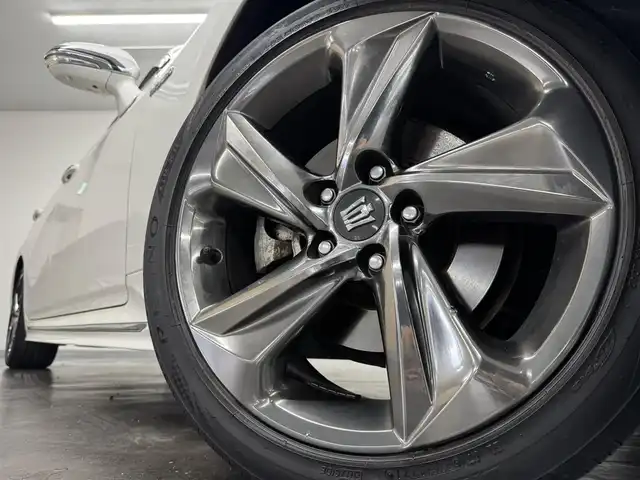 トヨタ クラウン ハイブリッド RS アドバンス 三重県 2019(平31)年 10.5万km ホワイトパールクリスタルシャイン MTモード付フロアCVT/純正 8インチナビ/（AM/FM/CD/DVD/Blu-ray/SDREC/SD/USB/Bluetooth/Miracast/AUX/TV）/【OP】パノラミックビューモニター*1/【OP】トヨタプレミアムサウンド（16スピーカー/12chオーディオAMP）/ドライブレコーダー 前後/ETC/Toyota Safety Sense/・プリクラッシュセーフティ/・レーントレーシングアシスト/・レーダークルコン/・ロードサインアシスト/・オートハイビーム/・ブラインドスポットモニター＋リヤクロストラフィックアラート*1/・インテリジェントクリアランスソナー［パーキングサポートブレーキ（静止物）］*1/・インテリジェント パーキングアシスト2（巻き込み警報機能付）*1/・リヤカメラディテクション*1/など/装備/・【OP】カラーヘッドアップディスプレイ/・本革シート*2/・シートヒーター＆ベンチレーション（D/N）*2/・パワーシート（Dメモリー付8way＋ランバーサポート/N4way）/・パドルシフト/・雨滴感応式フロントワイパー/・AC100Vコンセント（100W）/・3眼LED＆オートライト/・左右独立オートエアコン/など/*…セットでメーカーOP