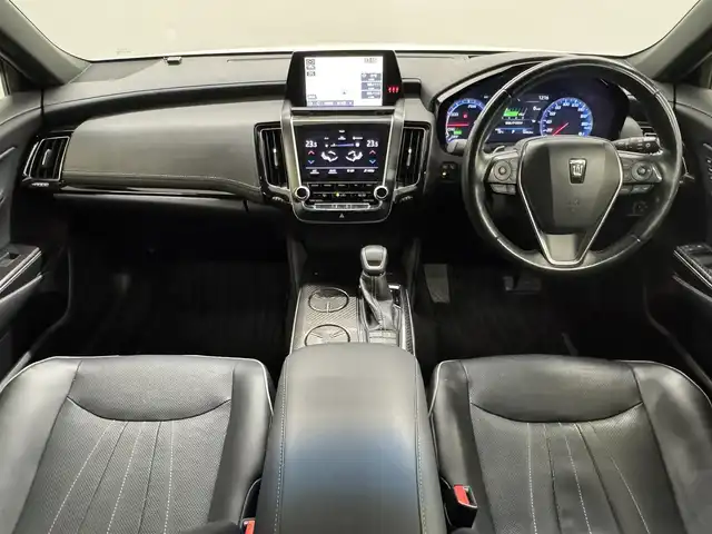 トヨタ クラウン ハイブリッド RS アドバンス 三重県 2019(平31)年 10.5万km ホワイトパールクリスタルシャイン MTモード付フロアCVT/純正 8インチナビ/（AM/FM/CD/DVD/Blu-ray/SDREC/SD/USB/Bluetooth/Miracast/AUX/TV）/【OP】パノラミックビューモニター*1/【OP】トヨタプレミアムサウンド（16スピーカー/12chオーディオAMP）/ドライブレコーダー 前後/ETC/Toyota Safety Sense/・プリクラッシュセーフティ/・レーントレーシングアシスト/・レーダークルコン/・ロードサインアシスト/・オートハイビーム/・ブラインドスポットモニター＋リヤクロストラフィックアラート*1/・インテリジェントクリアランスソナー［パーキングサポートブレーキ（静止物）］*1/・インテリジェント パーキングアシスト2（巻き込み警報機能付）*1/・リヤカメラディテクション*1/など/装備/・【OP】カラーヘッドアップディスプレイ/・本革シート*2/・シートヒーター＆ベンチレーション（D/N）*2/・パワーシート（Dメモリー付8way＋ランバーサポート/N4way）/・パドルシフト/・雨滴感応式フロントワイパー/・AC100Vコンセント（100W）/・3眼LED＆オートライト/・左右独立オートエアコン/など/*…セットでメーカーOP