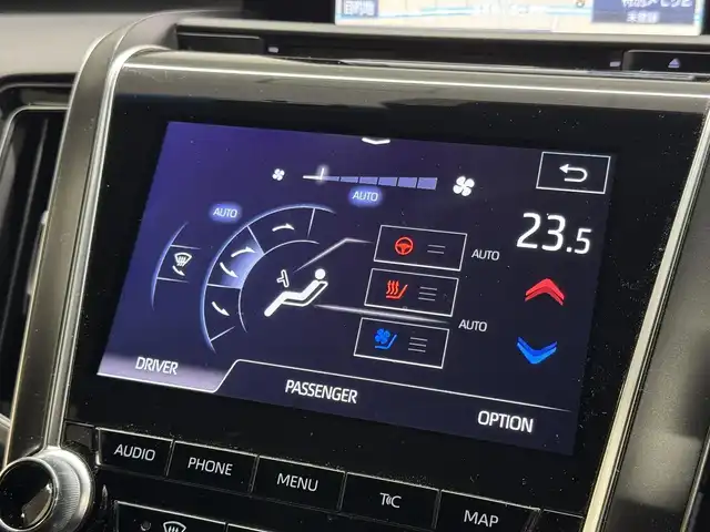 トヨタ クラウン ハイブリッド RS アドバンス 三重県 2019(平31)年 10.5万km ホワイトパールクリスタルシャイン MTモード付フロアCVT/純正 8インチナビ/（AM/FM/CD/DVD/Blu-ray/SDREC/SD/USB/Bluetooth/Miracast/AUX/TV）/【OP】パノラミックビューモニター*1/【OP】トヨタプレミアムサウンド（16スピーカー/12chオーディオAMP）/ドライブレコーダー 前後/ETC/Toyota Safety Sense/・プリクラッシュセーフティ/・レーントレーシングアシスト/・レーダークルコン/・ロードサインアシスト/・オートハイビーム/・ブラインドスポットモニター＋リヤクロストラフィックアラート*1/・インテリジェントクリアランスソナー［パーキングサポートブレーキ（静止物）］*1/・インテリジェント パーキングアシスト2（巻き込み警報機能付）*1/・リヤカメラディテクション*1/など/装備/・【OP】カラーヘッドアップディスプレイ/・本革シート*2/・シートヒーター＆ベンチレーション（D/N）*2/・パワーシート（Dメモリー付8way＋ランバーサポート/N4way）/・パドルシフト/・雨滴感応式フロントワイパー/・AC100Vコンセント（100W）/・3眼LED＆オートライト/・左右独立オートエアコン/など/*…セットでメーカーOP