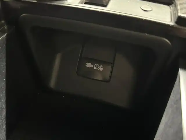 トヨタ クラウン ハイブリッド RS アドバンス 三重県 2019(平31)年 10.5万km ホワイトパールクリスタルシャイン MTモード付フロアCVT/純正 8インチナビ/（AM/FM/CD/DVD/Blu-ray/SDREC/SD/USB/Bluetooth/Miracast/AUX/TV）/【OP】パノラミックビューモニター*1/【OP】トヨタプレミアムサウンド（16スピーカー/12chオーディオAMP）/ドライブレコーダー 前後/ETC/Toyota Safety Sense/・プリクラッシュセーフティ/・レーントレーシングアシスト/・レーダークルコン/・ロードサインアシスト/・オートハイビーム/・ブラインドスポットモニター＋リヤクロストラフィックアラート*1/・インテリジェントクリアランスソナー［パーキングサポートブレーキ（静止物）］*1/・インテリジェント パーキングアシスト2（巻き込み警報機能付）*1/・リヤカメラディテクション*1/など/装備/・【OP】カラーヘッドアップディスプレイ/・本革シート*2/・シートヒーター＆ベンチレーション（D/N）*2/・パワーシート（Dメモリー付8way＋ランバーサポート/N4way）/・パドルシフト/・雨滴感応式フロントワイパー/・AC100Vコンセント（100W）/・3眼LED＆オートライト/・左右独立オートエアコン/など/*…セットでメーカーOP