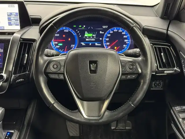 トヨタ クラウン ハイブリッド RS アドバンス 三重県 2019(平31)年 10.5万km ホワイトパールクリスタルシャイン MTモード付フロアCVT/純正 8インチナビ/（AM/FM/CD/DVD/Blu-ray/SDREC/SD/USB/Bluetooth/Miracast/AUX/TV）/【OP】パノラミックビューモニター*1/【OP】トヨタプレミアムサウンド（16スピーカー/12chオーディオAMP）/ドライブレコーダー 前後/ETC/Toyota Safety Sense/・プリクラッシュセーフティ/・レーントレーシングアシスト/・レーダークルコン/・ロードサインアシスト/・オートハイビーム/・ブラインドスポットモニター＋リヤクロストラフィックアラート*1/・インテリジェントクリアランスソナー［パーキングサポートブレーキ（静止物）］*1/・インテリジェント パーキングアシスト2（巻き込み警報機能付）*1/・リヤカメラディテクション*1/など/装備/・【OP】カラーヘッドアップディスプレイ/・本革シート*2/・シートヒーター＆ベンチレーション（D/N）*2/・パワーシート（Dメモリー付8way＋ランバーサポート/N4way）/・パドルシフト/・雨滴感応式フロントワイパー/・AC100Vコンセント（100W）/・3眼LED＆オートライト/・左右独立オートエアコン/など/*…セットでメーカーOP