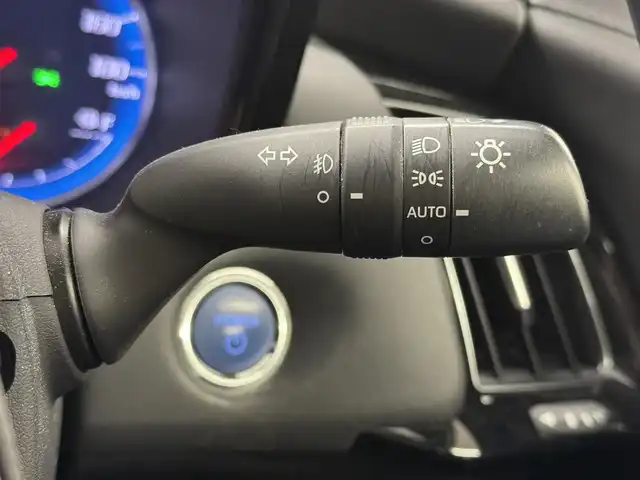 トヨタ クラウン ハイブリッド RS アドバンス 三重県 2019(平31)年 10.5万km ホワイトパールクリスタルシャイン MTモード付フロアCVT/純正 8インチナビ/（AM/FM/CD/DVD/Blu-ray/SDREC/SD/USB/Bluetooth/Miracast/AUX/TV）/【OP】パノラミックビューモニター*1/【OP】トヨタプレミアムサウンド（16スピーカー/12chオーディオAMP）/ドライブレコーダー 前後/ETC/Toyota Safety Sense/・プリクラッシュセーフティ/・レーントレーシングアシスト/・レーダークルコン/・ロードサインアシスト/・オートハイビーム/・ブラインドスポットモニター＋リヤクロストラフィックアラート*1/・インテリジェントクリアランスソナー［パーキングサポートブレーキ（静止物）］*1/・インテリジェント パーキングアシスト2（巻き込み警報機能付）*1/・リヤカメラディテクション*1/など/装備/・【OP】カラーヘッドアップディスプレイ/・本革シート*2/・シートヒーター＆ベンチレーション（D/N）*2/・パワーシート（Dメモリー付8way＋ランバーサポート/N4way）/・パドルシフト/・雨滴感応式フロントワイパー/・AC100Vコンセント（100W）/・3眼LED＆オートライト/・左右独立オートエアコン/など/*…セットでメーカーOP