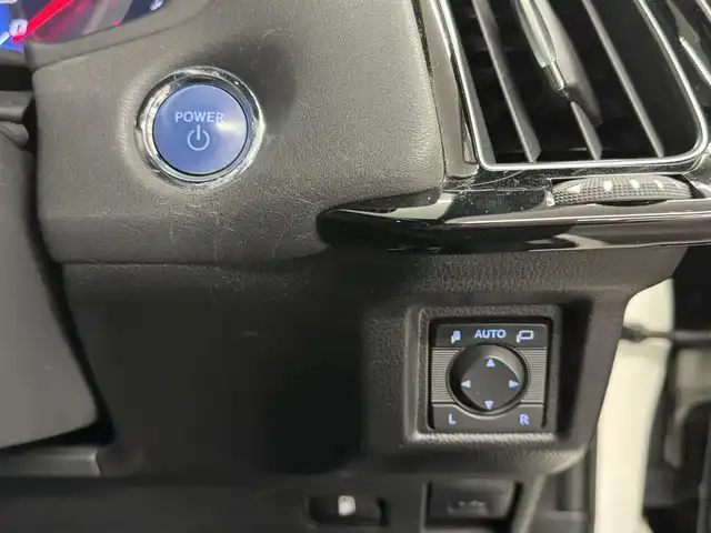 トヨタ クラウン ハイブリッド RS アドバンス 三重県 2019(平31)年 10.5万km ホワイトパールクリスタルシャイン MTモード付フロアCVT/純正 8インチナビ/（AM/FM/CD/DVD/Blu-ray/SDREC/SD/USB/Bluetooth/Miracast/AUX/TV）/【OP】パノラミックビューモニター*1/【OP】トヨタプレミアムサウンド（16スピーカー/12chオーディオAMP）/ドライブレコーダー 前後/ETC/Toyota Safety Sense/・プリクラッシュセーフティ/・レーントレーシングアシスト/・レーダークルコン/・ロードサインアシスト/・オートハイビーム/・ブラインドスポットモニター＋リヤクロストラフィックアラート*1/・インテリジェントクリアランスソナー［パーキングサポートブレーキ（静止物）］*1/・インテリジェント パーキングアシスト2（巻き込み警報機能付）*1/・リヤカメラディテクション*1/など/装備/・【OP】カラーヘッドアップディスプレイ/・本革シート*2/・シートヒーター＆ベンチレーション（D/N）*2/・パワーシート（Dメモリー付8way＋ランバーサポート/N4way）/・パドルシフト/・雨滴感応式フロントワイパー/・AC100Vコンセント（100W）/・3眼LED＆オートライト/・左右独立オートエアコン/など/*…セットでメーカーOP