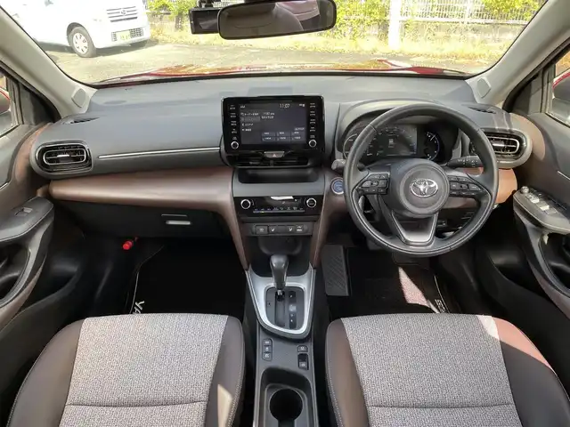 トヨタ ヤリスクロス ハイブリッド Z 熊本県 2021(令3)年 2.5万km センシュアルレッドマイカ ワンオーナー/純正ナビ/バックカメラ/ビルトインETC/前後ドライブレコーダー/純正18インチAW/レーダークルーズ/ハーフレザーシート/右前席パワーシート/前席シートヒーター/LEDヘッドライト/オートライト/フォグライト/前後コーナーセンサー/横滑り防止装置/ウィンカーミラー/純正フロアマット/純正ドアバイザー/新車保証書/取扱説明書/スマートスペアキー×1本