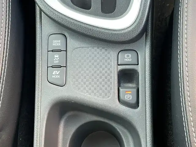 トヨタ ヤリスクロス ハイブリッド Z 熊本県 2021(令3)年 2.5万km センシュアルレッドマイカ ワンオーナー/純正ナビ/バックカメラ/ビルトインETC/前後ドライブレコーダー/純正18インチAW/レーダークルーズ/ハーフレザーシート/右前席パワーシート/前席シートヒーター/LEDヘッドライト/オートライト/フォグライト/前後コーナーセンサー/横滑り防止装置/ウィンカーミラー/純正フロアマット/純正ドアバイザー/新車保証書/取扱説明書/スマートスペアキー×1本