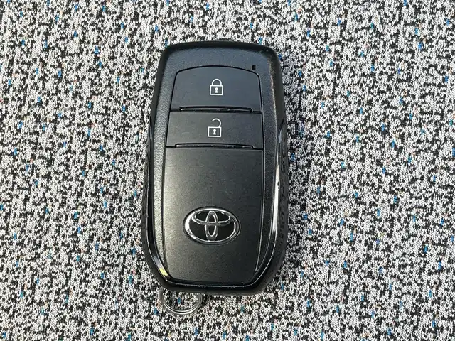 トヨタ ヤリスクロス ハイブリッド Z 熊本県 2021(令3)年 2.5万km センシュアルレッドマイカ ワンオーナー/純正ナビ/バックカメラ/ビルトインETC/前後ドライブレコーダー/純正18インチAW/レーダークルーズ/ハーフレザーシート/右前席パワーシート/前席シートヒーター/LEDヘッドライト/オートライト/フォグライト/前後コーナーセンサー/横滑り防止装置/ウィンカーミラー/純正フロアマット/純正ドアバイザー/新車保証書/取扱説明書/スマートスペアキー×1本