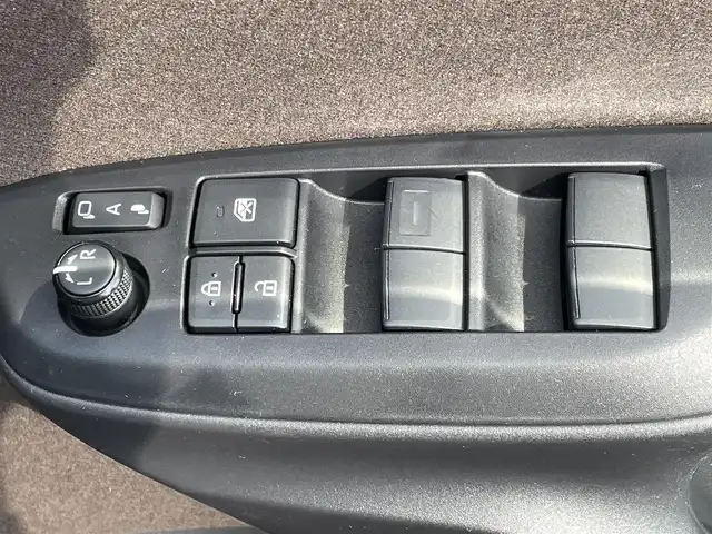 トヨタ ヤリスクロス ハイブリッド Z 熊本県 2021(令3)年 2.5万km センシュアルレッドマイカ ワンオーナー/純正ナビ/バックカメラ/ビルトインETC/前後ドライブレコーダー/純正18インチAW/レーダークルーズ/ハーフレザーシート/右前席パワーシート/前席シートヒーター/LEDヘッドライト/オートライト/フォグライト/前後コーナーセンサー/横滑り防止装置/ウィンカーミラー/純正フロアマット/純正ドアバイザー/新車保証書/取扱説明書/スマートスペアキー×1本