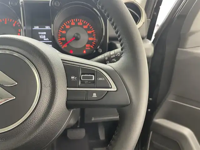 スズキ ジムニー ノマド FC 滋賀県 2025(令7)年 0.1千km 黒 追従クルーズコントロール/リアソナー/衝突軽減ブレーキ/LEDヘッドライト/オートマチックハイビーム/ヒルディセントコントロール/D/Nシートヒーター/純正フロアマット/プッシュスタート/スマートキー/ステアリングリモコン