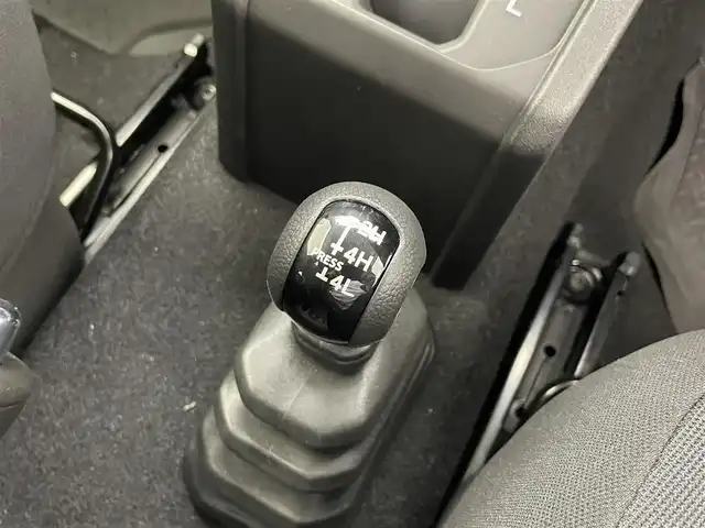 スズキ ジムニー ノマド FC 滋賀県 2025(令7)年 0.1千km 黒 追従クルーズコントロール/リアソナー/衝突軽減ブレーキ/LEDヘッドライト/オートマチックハイビーム/ヒルディセントコントロール/D/Nシートヒーター/純正フロアマット/プッシュスタート/スマートキー/ステアリングリモコン