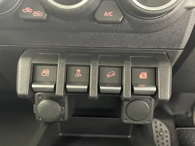 スズキ ジムニー ノマド FC 滋賀県 2025(令7)年 0.1千km 黒 追従クルーズコントロール/リアソナー/衝突軽減ブレーキ/LEDヘッドライト/オートマチックハイビーム/ヒルディセントコントロール/D/Nシートヒーター/純正フロアマット/プッシュスタート/スマートキー/ステアリングリモコン