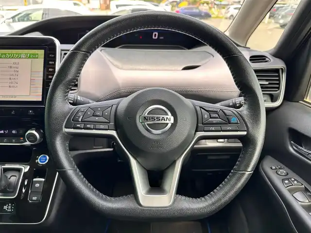 日産 セレナ e－パワー ハイウェイスター V 宮城県 2021(令3)年 1.4万km ダイヤモンドブラック セーフティパックA/・SRSエアバッグ（サイド/カーテン）/・インテリジェントアラウンドビューモニター/・インテリジェントルームミラー/・ふらつき警報/・ヒーター付ドアミラー/16インチアルミホイール/オートデュアルエアコン＋リヤヒーターダクト  /＝＝＝/プロパイロット/インテリジェントエマージェンシーブレーキ/踏み間違い衝突防止アシスト/車線逸脱防止支援システム/後側方衝突防止支援システム/標識検知機能/前方衝突予測警報/車線逸脱警報/後側方車両検知警報/後退時車両検知警報/コーナーセンサー/純正10インチナビ/・CD/DVD/・Blu-ray/・Bluetooth/・フルセグTV/ビルトインETC/ドライブレコーダー/両側パワースライドドア/革巻きステアリング/ステアリングスイッチ/LEDヘッドライト/LEDフォグランプ/オートライト/電子パーキング/オートホールド/純正フロアマット/純正ドアバイザー/W/サイド/カーテンエアバッグ