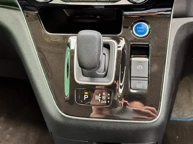 日産 セレナ e－パワー ハイウェイスター V 宮城県 2021(令3)年 1.4万km ダイヤモンドブラック セーフティパックA/・SRSエアバッグ（サイド/カーテン）/・インテリジェントアラウンドビューモニター/・インテリジェントルームミラー/・ふらつき警報/・ヒーター付ドアミラー/16インチアルミホイール/オートデュアルエアコン＋リヤヒーターダクト  /＝＝＝/プロパイロット/インテリジェントエマージェンシーブレーキ/踏み間違い衝突防止アシスト/車線逸脱防止支援システム/後側方衝突防止支援システム/標識検知機能/前方衝突予測警報/車線逸脱警報/後側方車両検知警報/後退時車両検知警報/コーナーセンサー/純正10インチナビ/・CD/DVD/・Blu-ray/・Bluetooth/・フルセグTV/ビルトインETC/ドライブレコーダー/両側パワースライドドア/革巻きステアリング/ステアリングスイッチ/LEDヘッドライト/LEDフォグランプ/オートライト/電子パーキング/オートホールド/純正フロアマット/純正ドアバイザー/W/サイド/カーテンエアバッグ