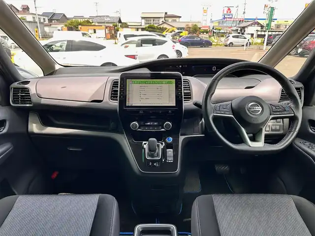 日産 セレナ e－パワー ハイウェイスター V 宮城県 2021(令3)年 1.4万km ダイヤモンドブラック セーフティパックA/・SRSエアバッグ（サイド/カーテン）/・インテリジェントアラウンドビューモニター/・インテリジェントルームミラー/・ふらつき警報/・ヒーター付ドアミラー/16インチアルミホイール/オートデュアルエアコン＋リヤヒーターダクト  /＝＝＝/プロパイロット/インテリジェントエマージェンシーブレーキ/踏み間違い衝突防止アシスト/車線逸脱防止支援システム/後側方衝突防止支援システム/標識検知機能/前方衝突予測警報/車線逸脱警報/後側方車両検知警報/後退時車両検知警報/コーナーセンサー/純正10インチナビ/・CD/DVD/・Blu-ray/・Bluetooth/・フルセグTV/ビルトインETC/ドライブレコーダー/両側パワースライドドア/革巻きステアリング/ステアリングスイッチ/LEDヘッドライト/LEDフォグランプ/オートライト/電子パーキング/オートホールド/純正フロアマット/純正ドアバイザー/W/サイド/カーテンエアバッグ
