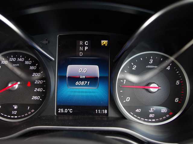 メルセデス・ベンツ Ｖ２２０ d アバンギャルド 埼玉県 2022(令4)年 6.1万km オブシディアンブラック ブライドスポットモニター /アダプティブクルーズコントロール /レーダーセーフティパッケージ /CarPlay /ブラインドスポットモニター /パークセンサー /全周囲カメラ /ETC /ドラレコ /フルセグTV /シートヒーター/シートポジションメモリー機能